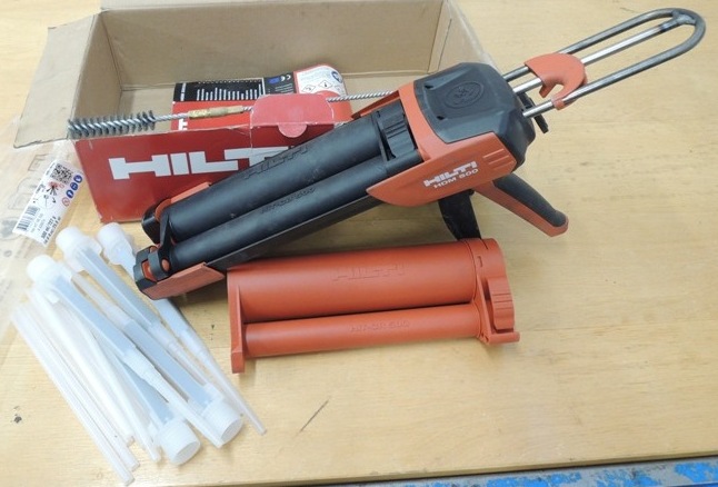 Hilti HDM500 liimamassapuristin